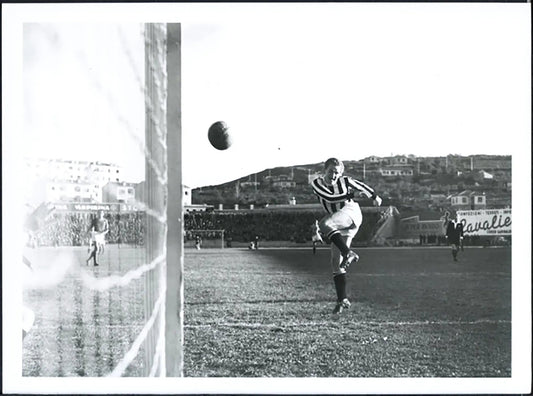 Juventus - Triestina 1951 Gol di Boniperti Ft 5433 - Stampa 24x18 cm - Farabola Stampa ai sali d'argento (anni 90)