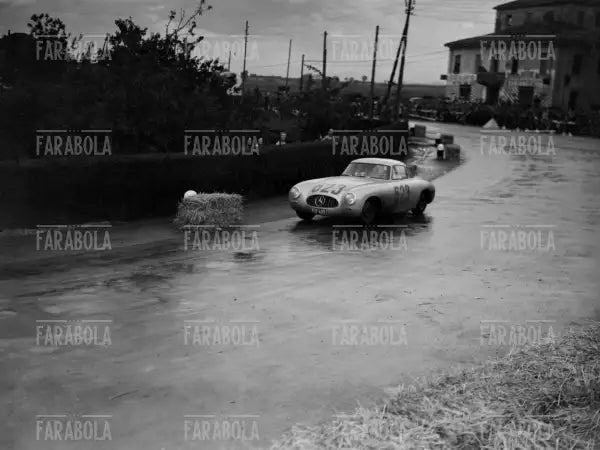 Kling su Mercedes 300 SL, Mille Miglia, 1952 - Farabola Immagine digitale