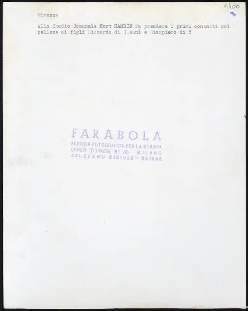 Kurt Hamrin con i figli Fiorentina anni 60 Ft 4201 - Stampa 21x27 cm - Farabola Stampa ai sali d'argento