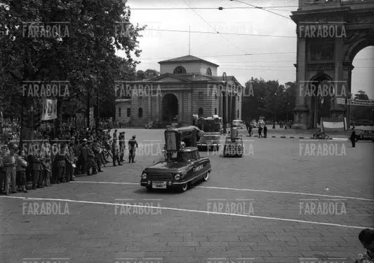 La carovana pubblicitaria, Giro d'Italia, 1955 - Farabola Immagine digitale