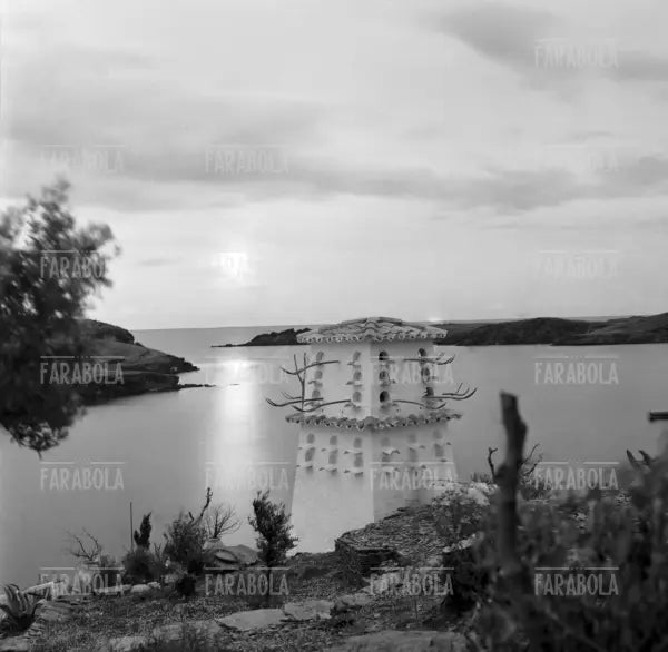 La casa di Salvador Dalì a Port Lligat, 1957 - Farabola Immagine digitale