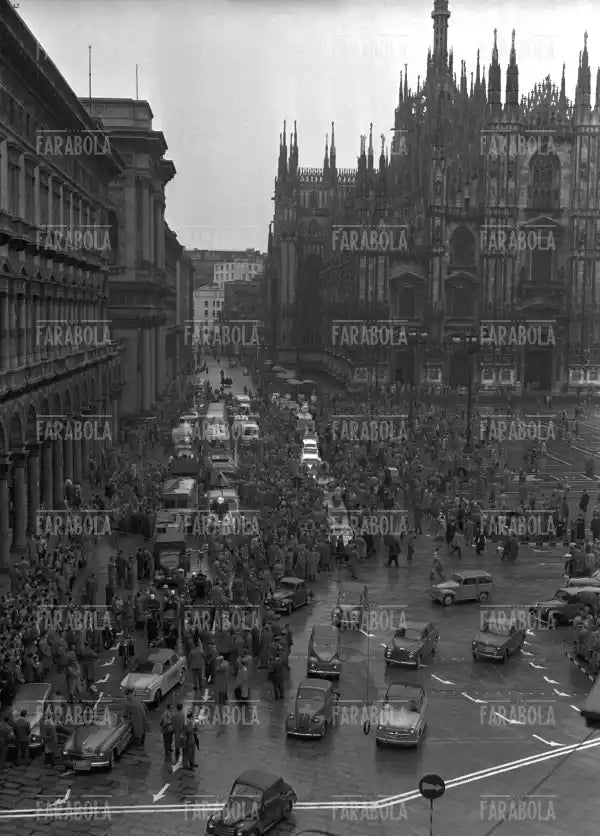 La cavorana pubblicitaria, Giro d'Italia, 1954 - Farabola Immagine digitale