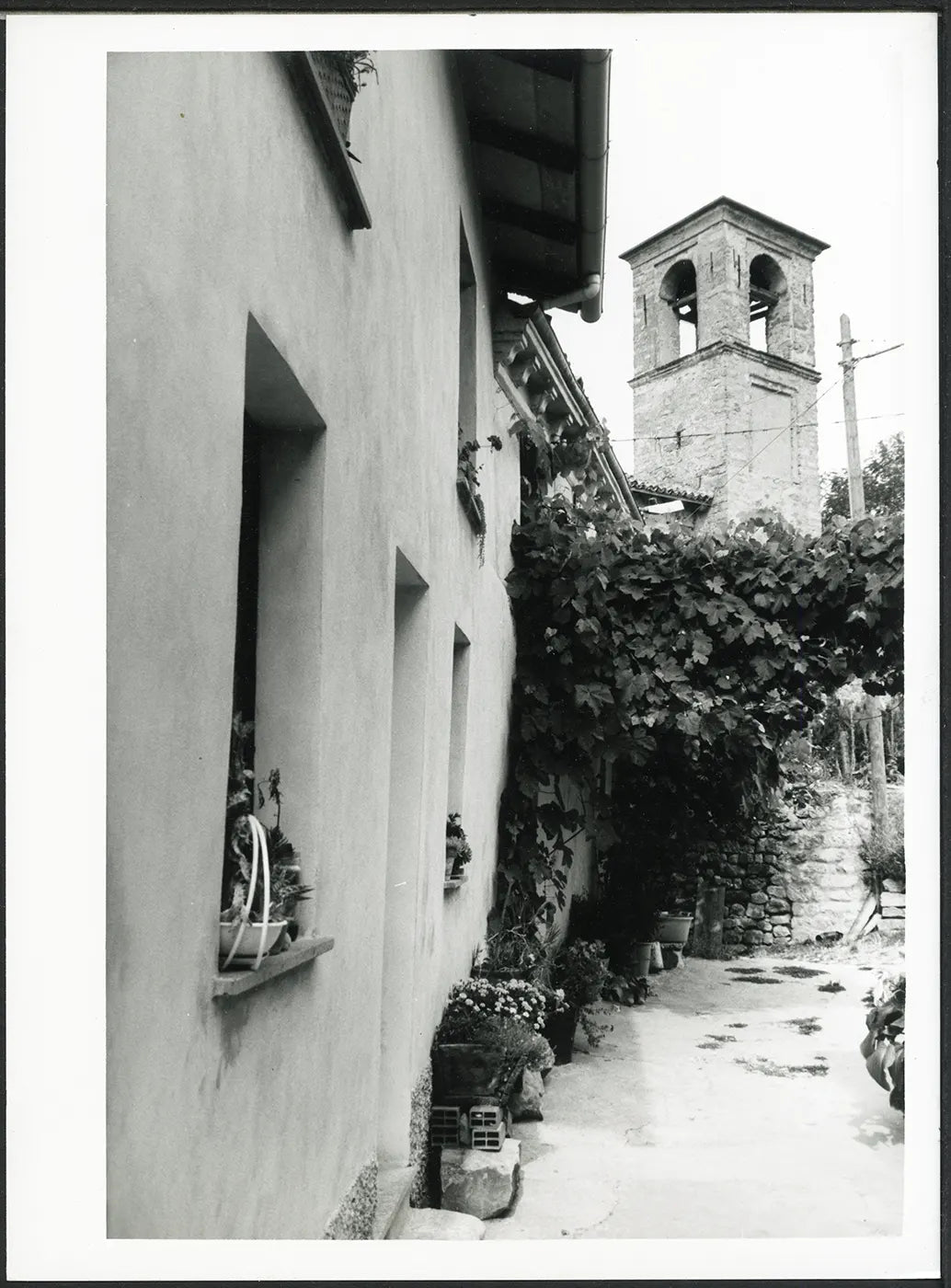 La chiesa di Oramala 1990 Ft 36235 - Stampa 24x18 cm - Farabola Stampa ai sali d'argento