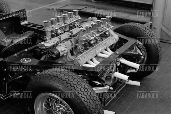 La fabbrica della Lamborghini, Sant'Agata Bolognese, 1966 - Farabola Immagine digitale