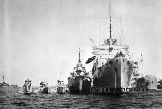 La Flotta italiana si consegna a Malta dopo l'armistizio, 1943 - Farabola Immagine digitale
