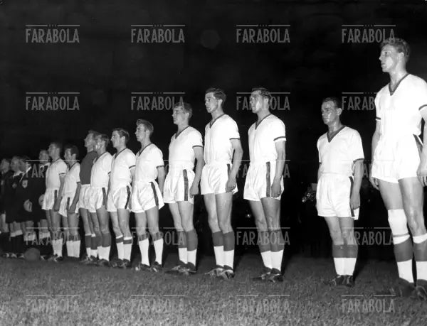La formazione del Manchester, Milan vs Manchester United, 1958 - Farabola Immagine digitale