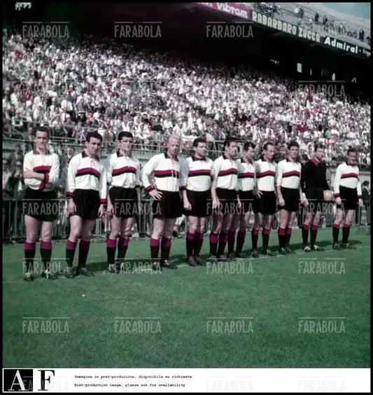 La formazione del Milan, 1956 - Farabola Immagine digitale
