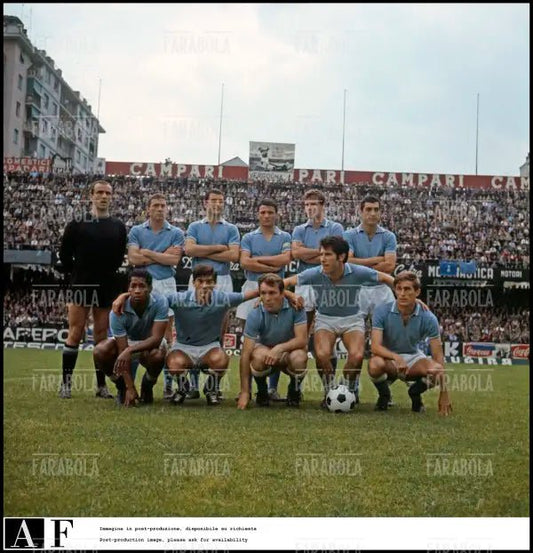 La formazione del Napoli prima della partita contro la Sampdoria, 1966 - Farabola Immagine digitale