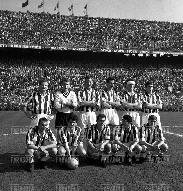 La formazione della Juventus, Milan vs Juventus, 1961 - Farabola Immagine digitale