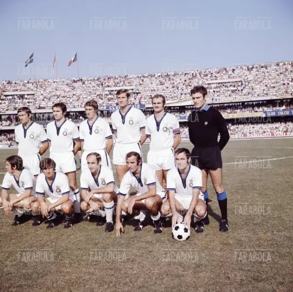 La formazione dell'Inter prima della partita contro il Verona, 1970 - Farabola Immagine digitale
