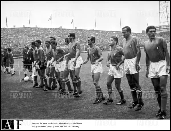 La formazione italiana prima di Italia vs Cile, Mondiali di calcio in Inghilterra, 1966 - Farabola Immagine digitale