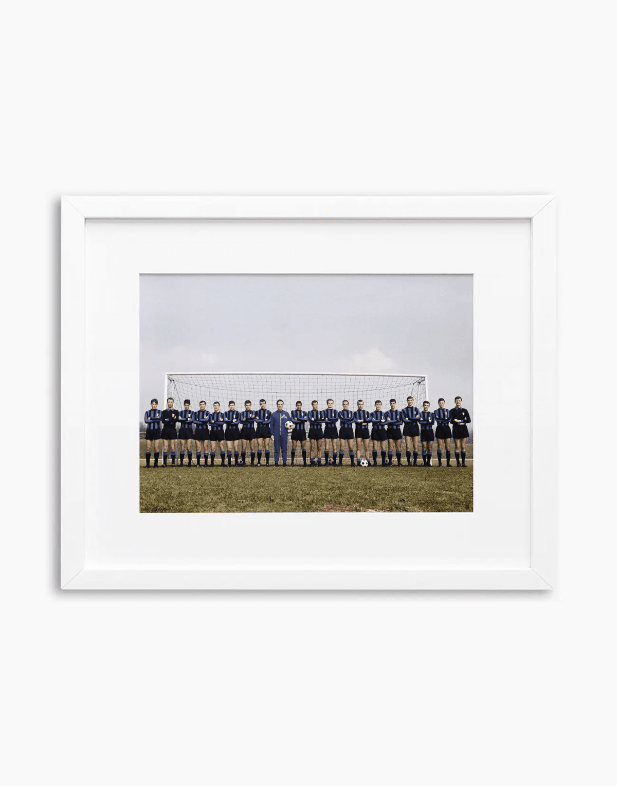 La Grande Inter di Herrera, 1965 — stampa fine art con cornice bianca