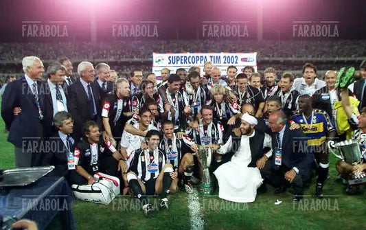 La Juventus festeggia lo scudetto con il figlio di Gheddafi, 2002 - Farabola Immagine digitale