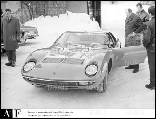 La Lamborghini Miura dello scià di Persia, Sankt Moritz, 1968 - Farabola Immagine digitale