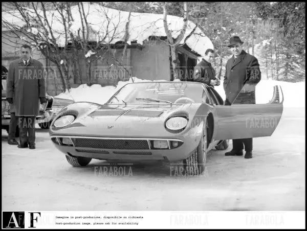 La Lamborghini Miura dello scià di Persia, Sankt Moritz, 1968 - Farabola Immagine digitale