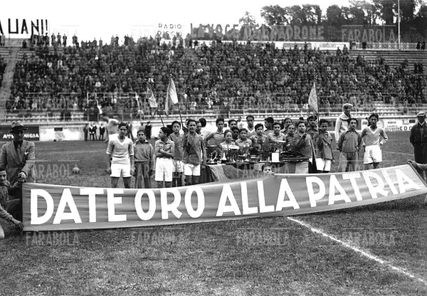 La Lazio invita i cittadini a dare oro alla patria, Roma, 1935 - Farabola Immagine digitale