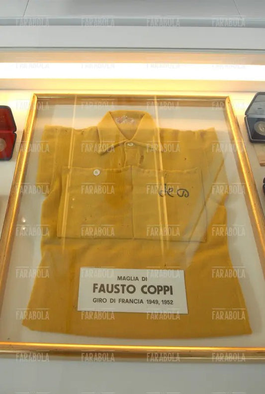 La maglia gialla indossata da Coppi al Tour del 1949 e del 1952, Museo di Ciclismo, 2006 - Farabola Immagine digitale