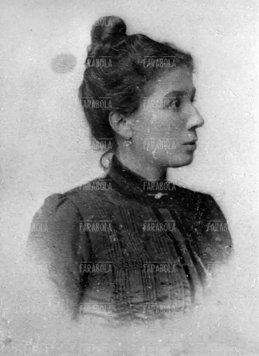La mamma di Cesare Pavese, primi del Novecento - Farabola Immagine digitale