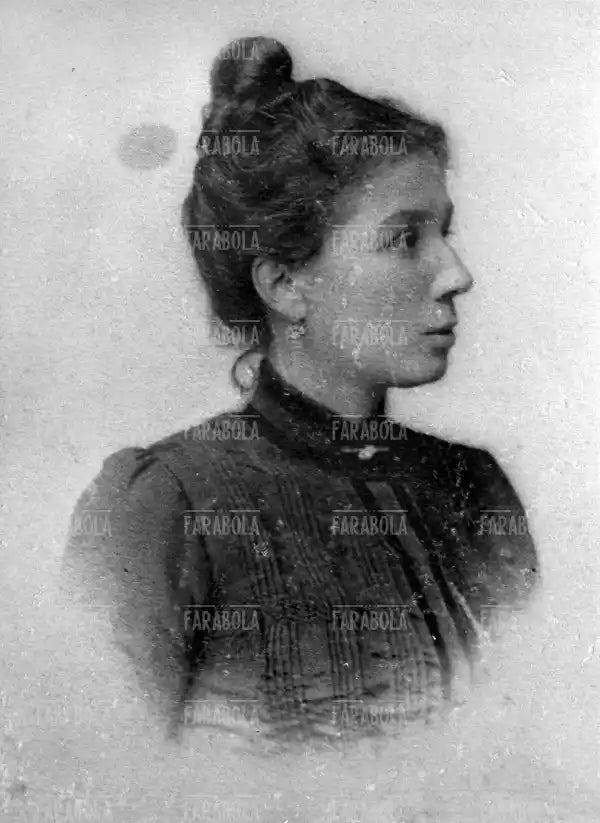 La mamma di Cesare Pavese, primi del Novecento - Farabola Immagine digitale