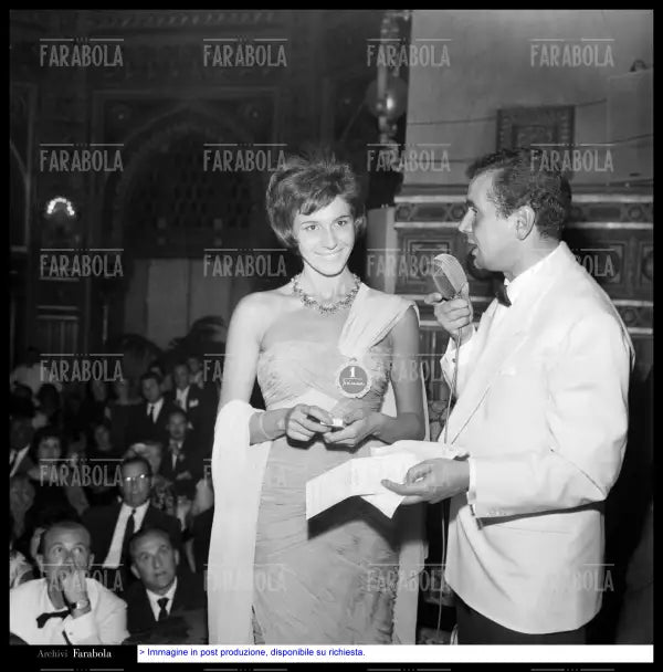 La Miss Marina Crovato ed Enzo Tortora, Miss Italia, 1961 - Farabola Immagine digitale