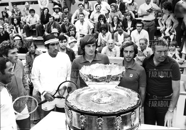 La nazionale italiana di Tennis vince la Coppa Davis, Cile, 1976 - Farabola Immagine digitale