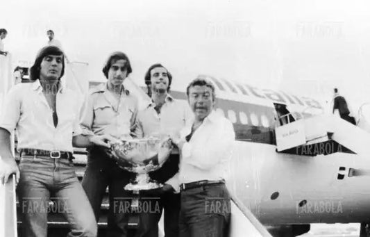 La nazionale italiana di Tennis vince la Coppa Davis, Cile, 1976 - Farabola Immagine digitale
