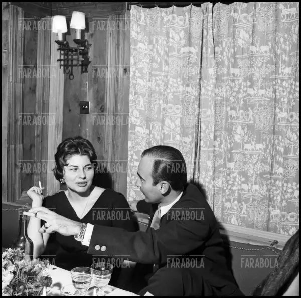 La principessa Soraya e il principe Johannes Thurn und Taxis, Sankt Moritz, 1959 - Farabola Immagine digitale