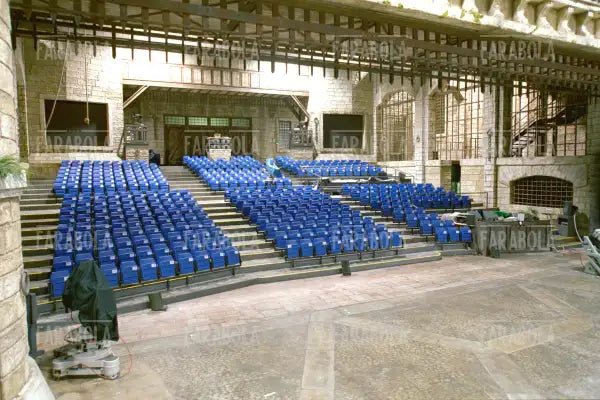 La scenografia del programma 125 Milioni di Caz....te, 2001 - Farabola Immagine digitale