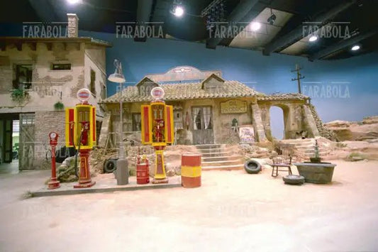 La scenografia del programma 125 Milioni di Caz....te, 2001 - Farabola Immagine digitale