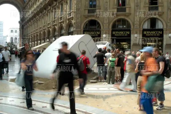 La scultura contemporanea di Ingar Dragset, Milano, 2003 - Farabola Immagine digitale