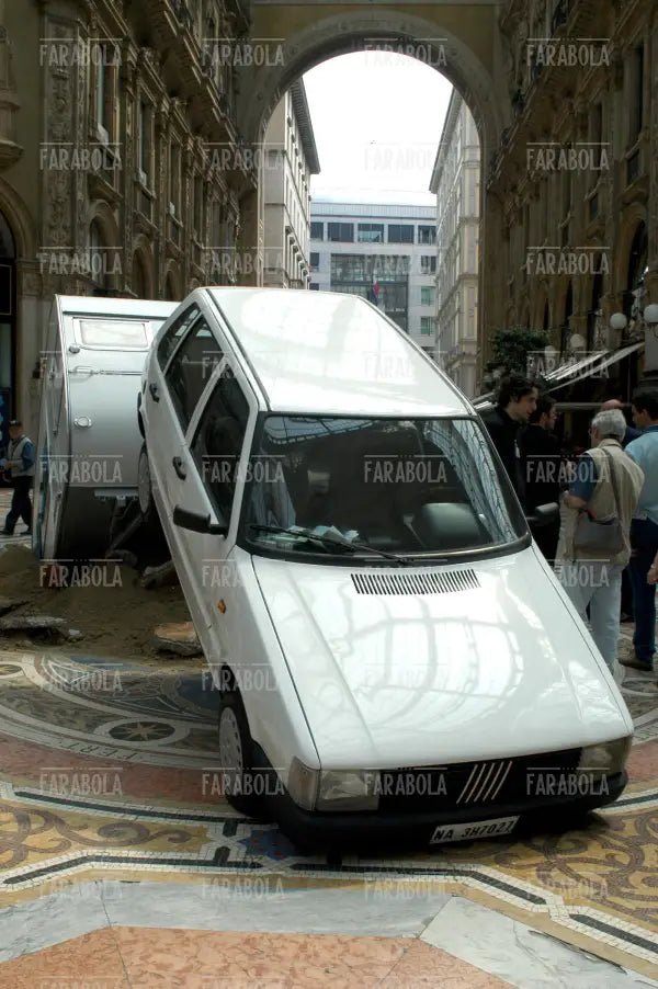 La scultura contemporanea di Ingar Dragset, Milano, 2003 - Farabola Immagine digitale