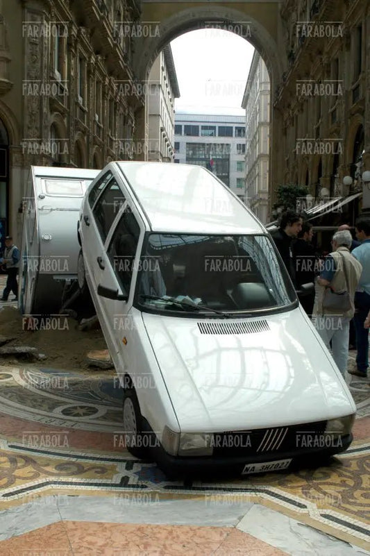 La scultura contemporanea di Ingar Dragset, Milano, 2003 - Farabola Immagine digitale