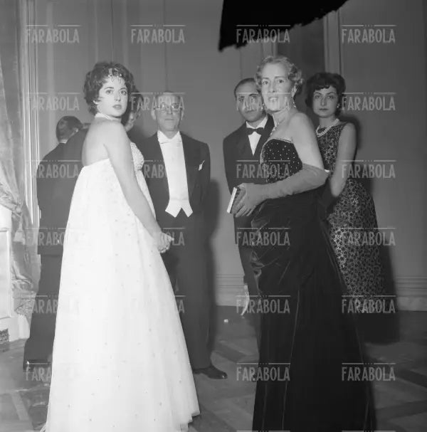 La signora Ostali e Giulia Clausetti, Milano, 1958 - Farabola Immagine digitale