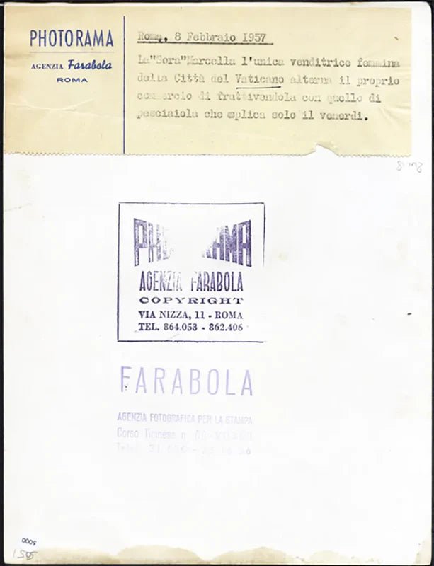 La sora Marcella fruttivendola al Vaticano Roma 1957 Ft 5000 - Stampa 24x18 cm - Farabola Stampa ai sali d'argento
