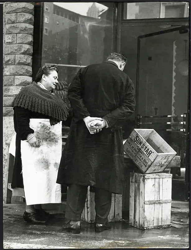 La sora Marcella fruttivendola al Vaticano Roma 1957 Ft 5000 - Stampa 24x18 cm - Farabola Stampa ai sali d'argento