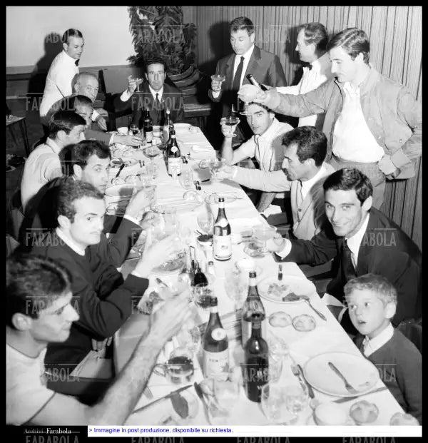 La squadra dell'Inter festeggia lo scudetto, Appiano Gentile, 1966 - Farabola Immagine digitale