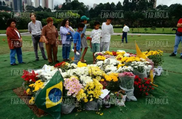 La tomba di Ayrton Senna a San Paolo, 1995 - Farabola Immagine digitale