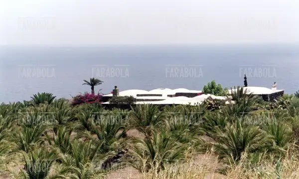 La villa di Giorgio Armani a Pantelleria, 2001 - Farabola Immagine digitale