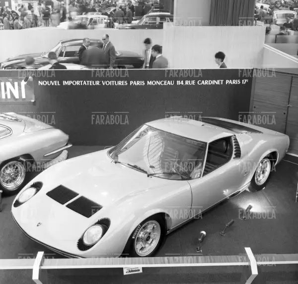 Lamborghini Miura carrozzeria Bertone, Salone dell'Auto di Parigi, 1966 - Farabola Immagine digitale
