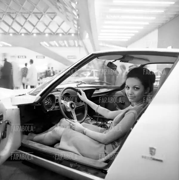 Lamborghini Miura cazzozzeria Bertone al Salone dell'Auto di Torino, 1966 - Farabola Immagine digitale