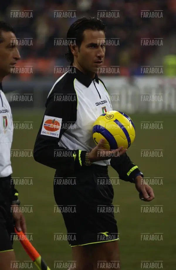 L'arbitro Gianluca Paparesta, Inter vs Chievo, 2005 - Farabola Immagine digitale