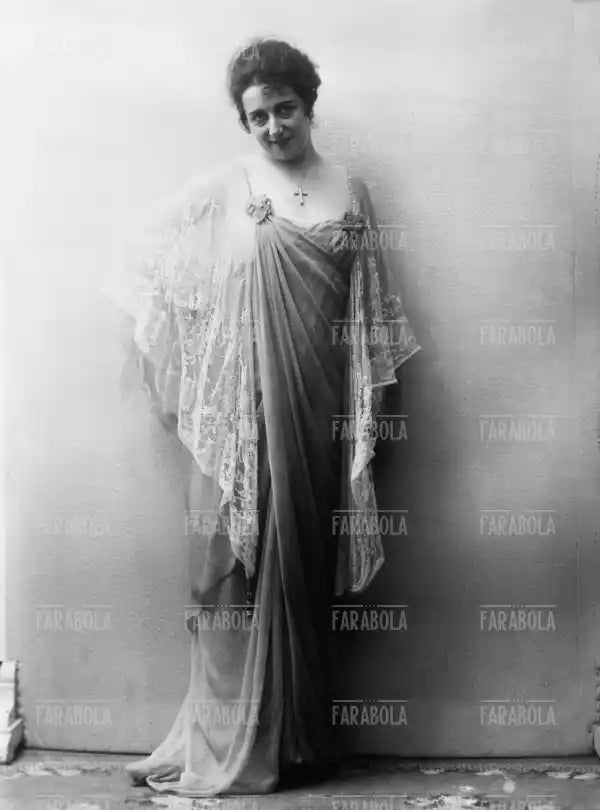 L'attrice Tina Di Lorenzo, 1918 - Farabola Immagine digitale
