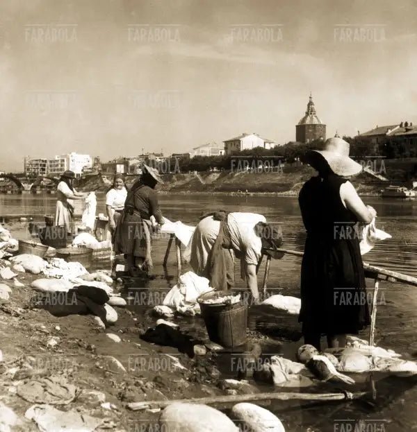 Lavandaie al Naviglio, Milano, anni 50 - Farabola Immagine digitale