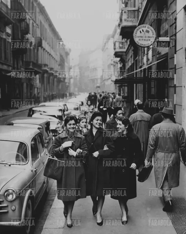 Lavoranti della sarta Biki in via Montenapoleone, Milano, anni 50 - Farabola Immagine digitale