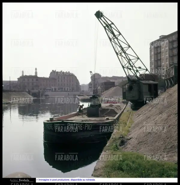 Lavori alla Darsena di Porta Ticinese, Milano, anni 50 - Farabola Immagine digitale