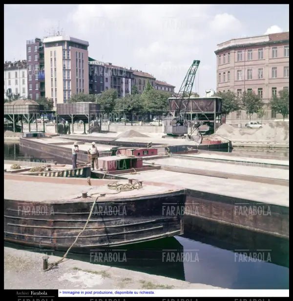 Lavori alla Darsena di Porta Ticinese, Milano, anni 50 - Farabola Immagine digitale