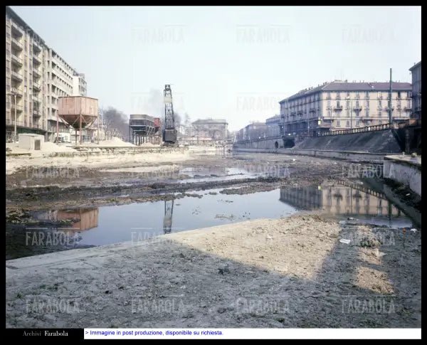 Lavori alla Darsena di Porta Ticinese, Milano, anni 50 - Farabola Immagine digitale