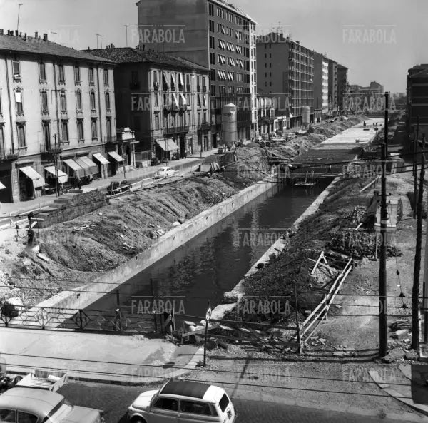 Lavori di copertura del Naviglio della Martesana, Milano, 1961 - Farabola Immagine digitale