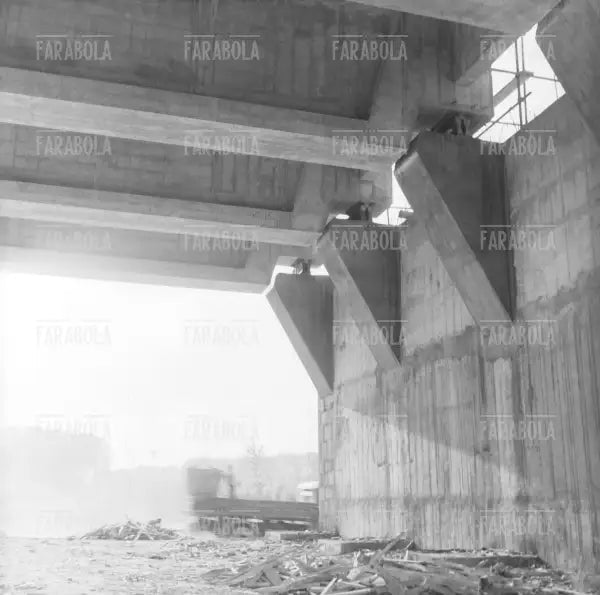 Lavori di costruzione dell'Autostrada del Sole, 1958 - Farabola Immagine digitale