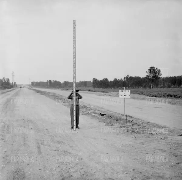 Lavori di costruzione dell'Autostrada del Sole, 1958 - Farabola Immagine digitale